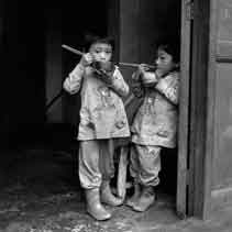 Kids Eating Lunch